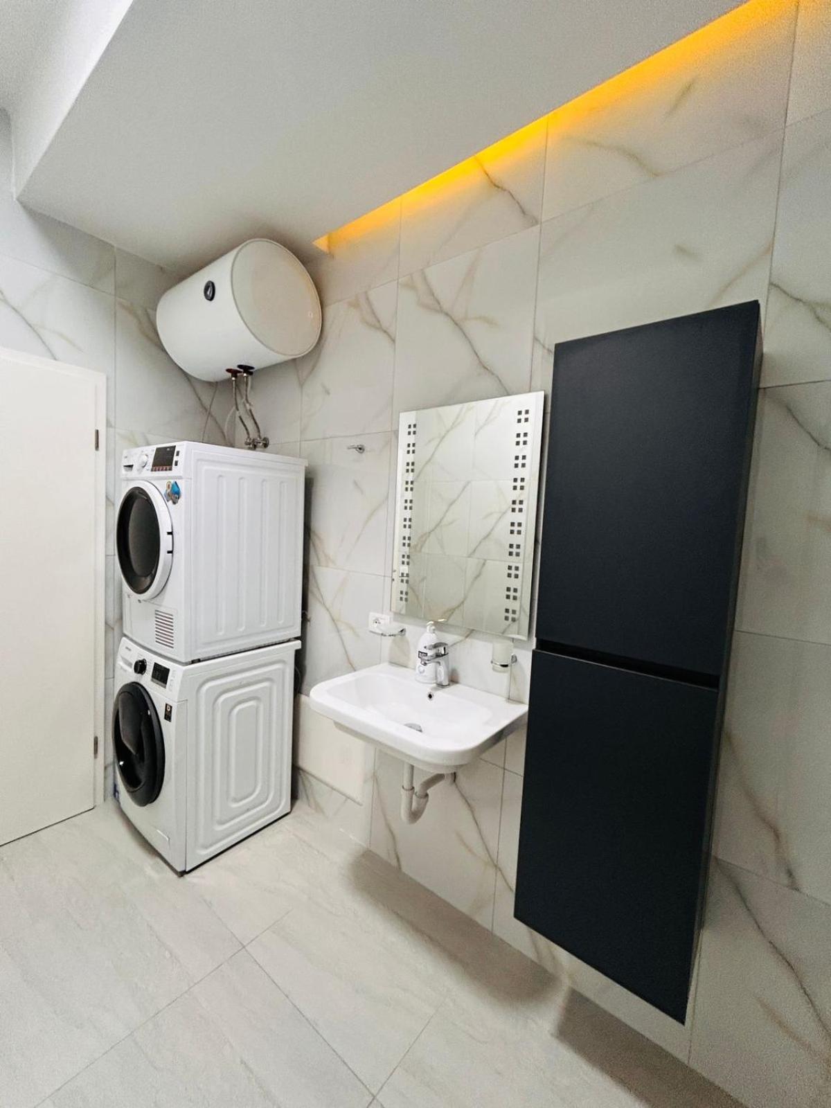 Picasso Apartment ティラナ エクステリア 写真